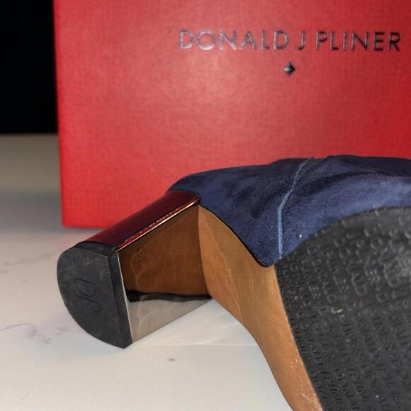Donald J. Pliner Navy Suede Ankle Booties, Size 8 - Picture 3 of 6